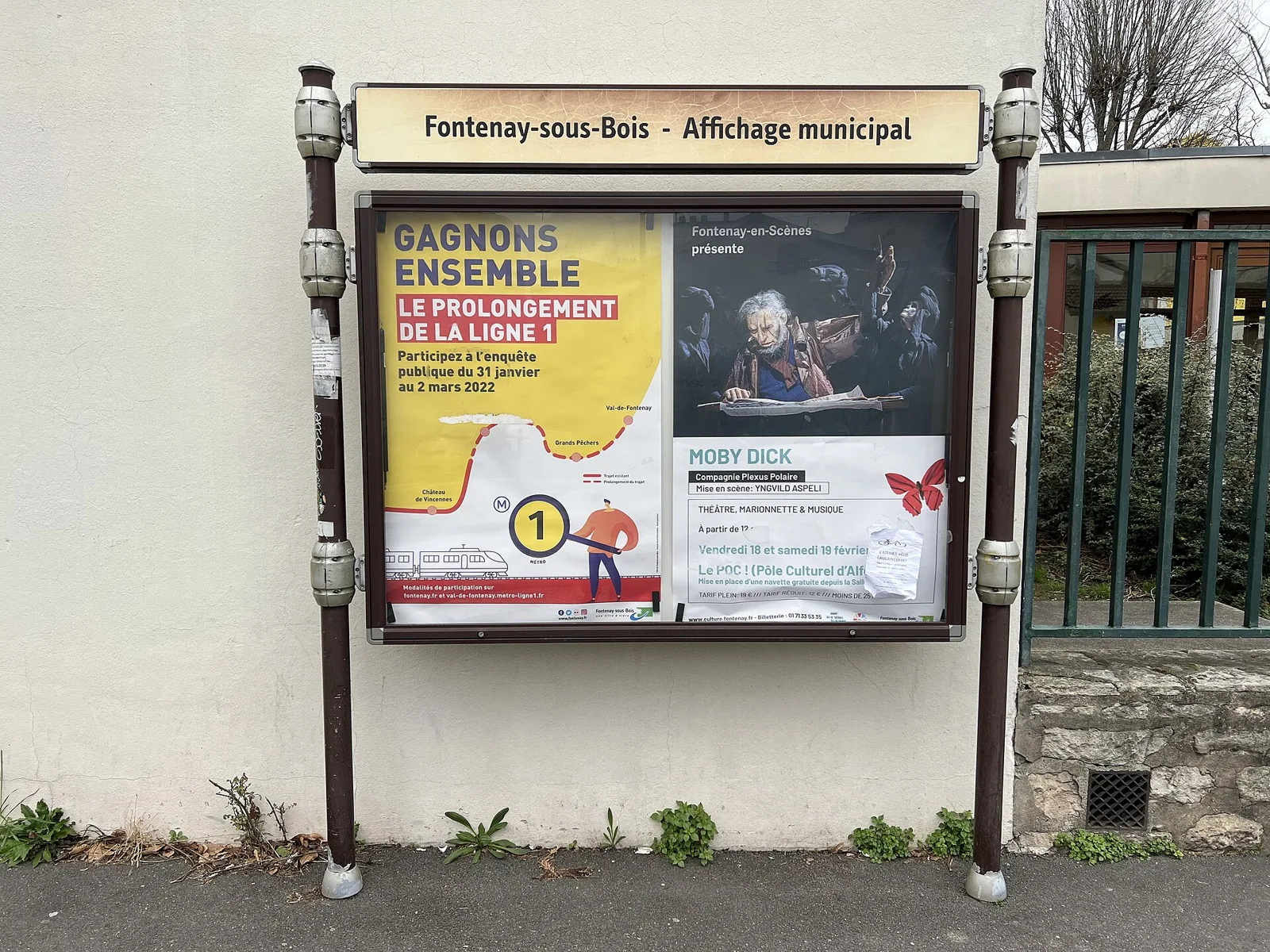 A municipal noticeboard in Fontenay-sous-Bois displays two dated public-information posters.