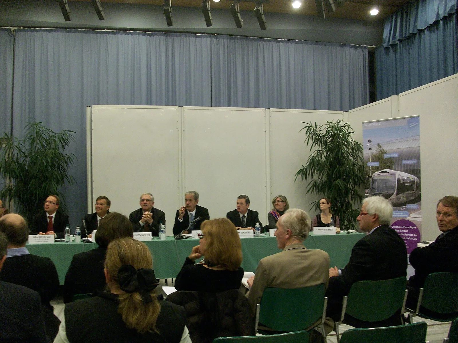 Audience members face a panel at a public meeting in Schiltigheim.