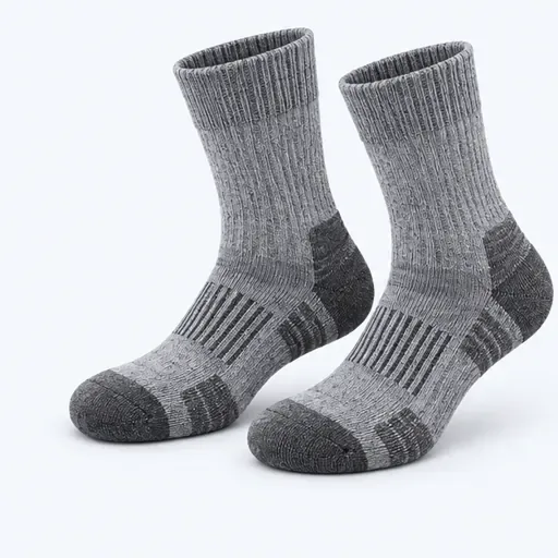 les chaussettes de randonnée (f. pl.): hiking socks