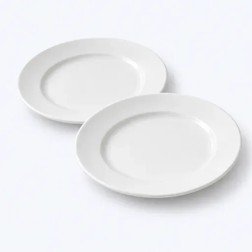 deux assiettes blanches: طبقان أبيضان