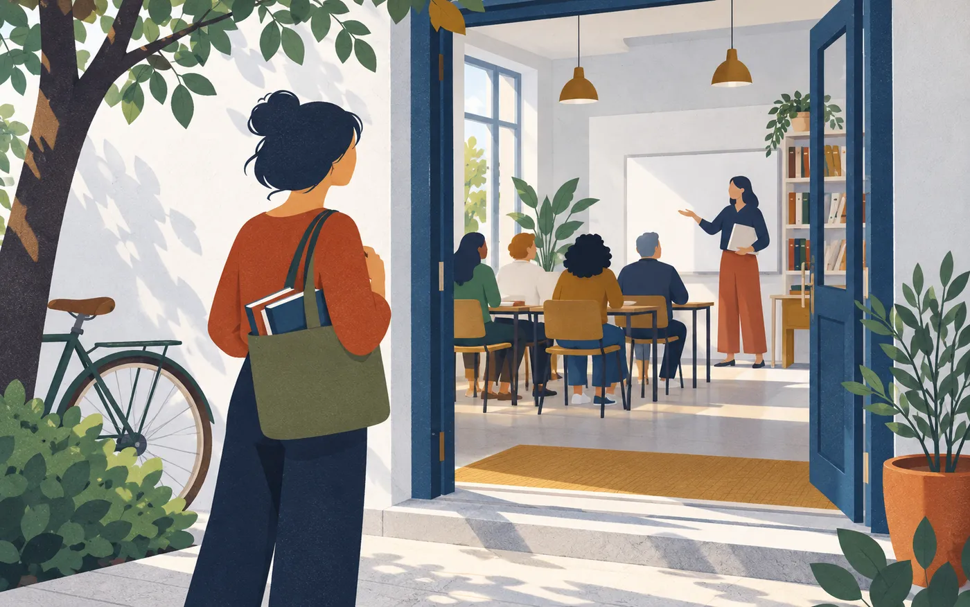 Una mujer contempla la posibilidad de hacer un nuevo curso de formación a la entrada de un aula comunitaria, con libros en el bolso.